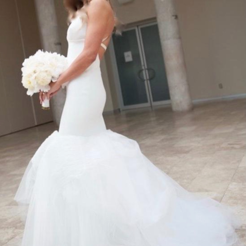 **OFFERS ACCEPTED** VERA WANG AMALIA WEDDING DRESS